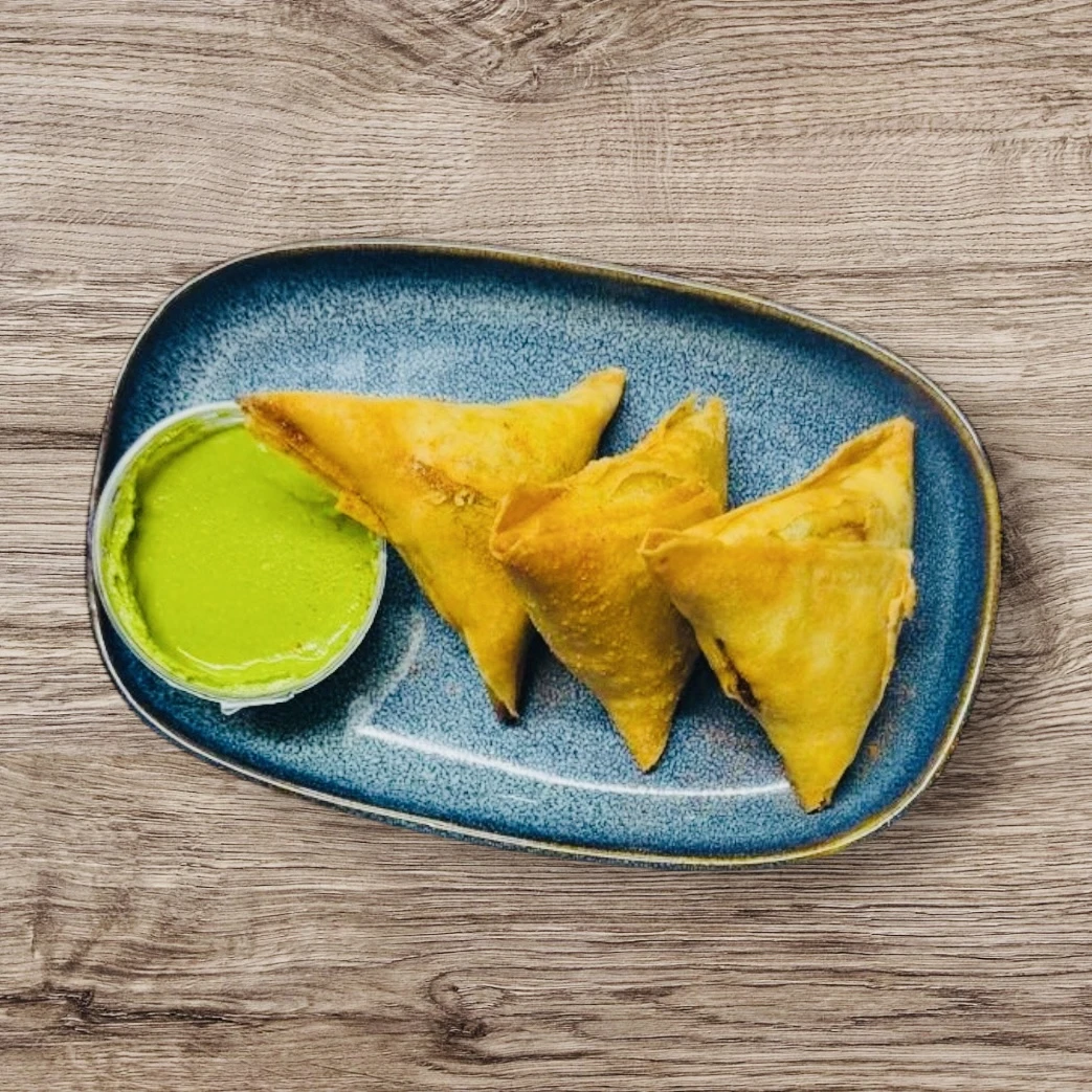 Chicken Samosa (3 in a Portion) + Green Sauce
